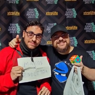 Me gustan los videojuegos (no todos). A veces mis respuestas suenan ambiguas, pero generalmente es buen rollo. Cualquier pronombre puede ser usado hacia mí.