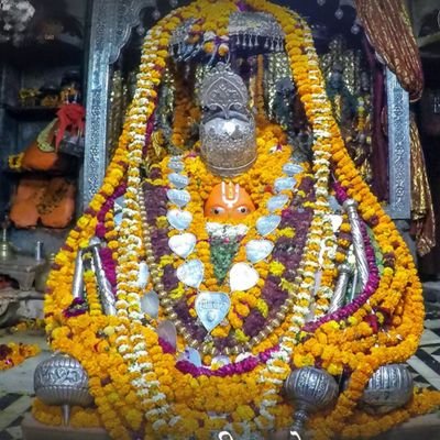 देवाधीनं जगत सर्वे मंत्राधीना च देवता।ते मंत्रा ब्राह्मणाधीना तस्मात् ब्राह्मण देवता।।
🚩🙏अहम् ब्रह्मास्मि🙏🚩
जय श्री राम 🚩