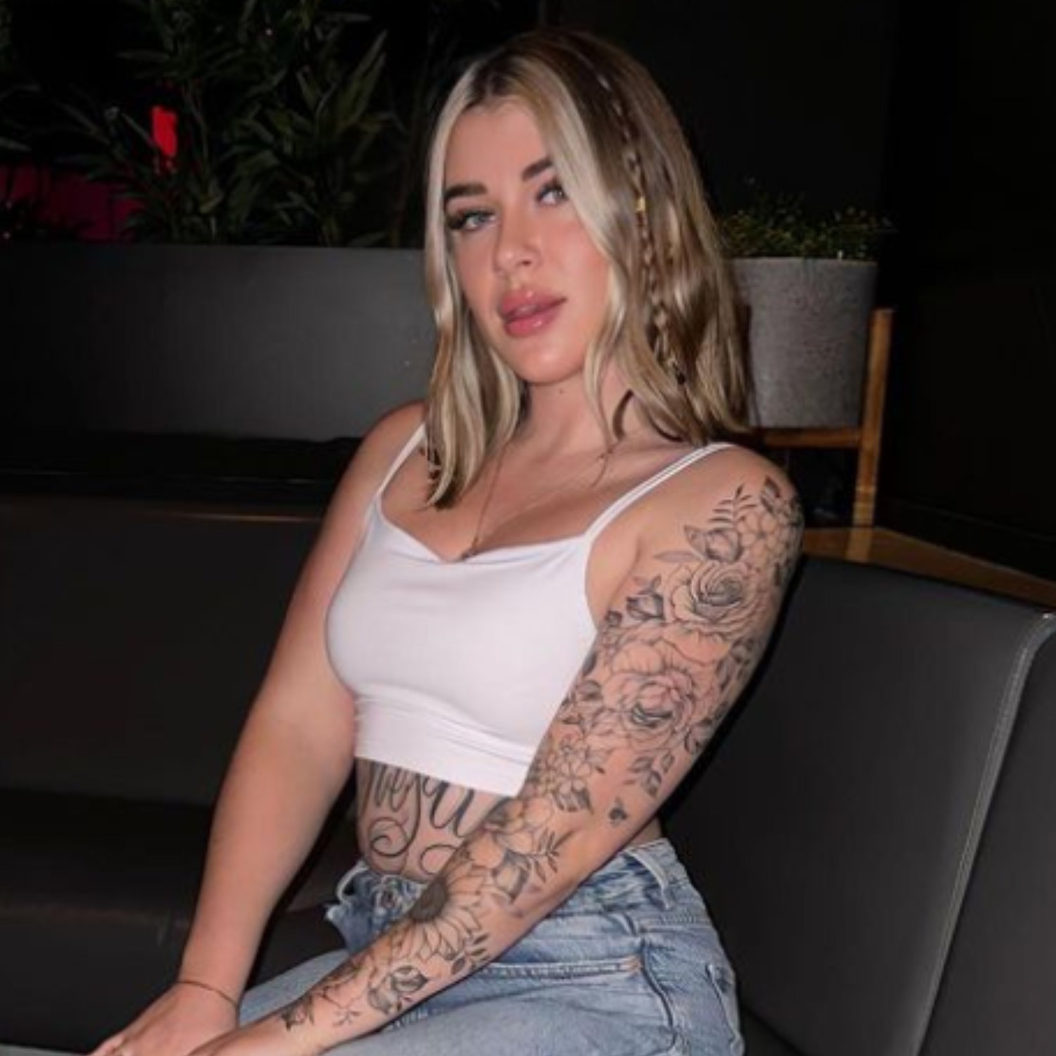 your fav tattoed 5'2 whore 🙈
follow my main: @xMaudeHottie