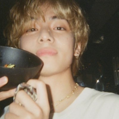 taeyoogie's profile picture. taehyung aficionado