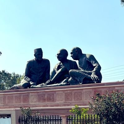 Meee1025's profile picture. जे काही असेल ते स्पष्ट.

अस्तित्वाच्या शोधात