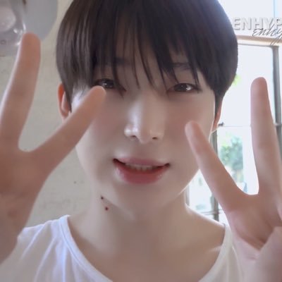 icannotsunoo's profile picture. flowery path ⚘݄ 🌺🪹🍃 | 21 ☆⁽̨̡ ¨̮ ⁾̧̢