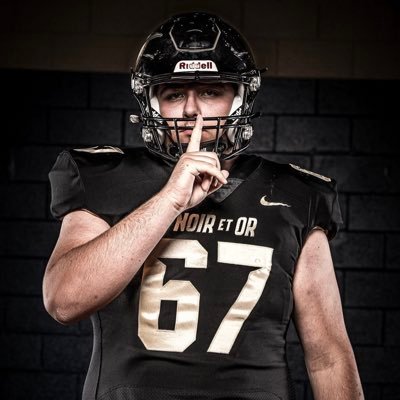 Football cégep de Valleyfield • Black & Gold #67 • OL Left tackle • 6