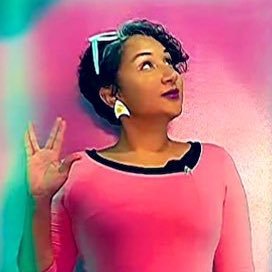 Star Trek Cosplayer & Podcaster🖖🏾🦸🏾‍♀️🎙️• Curator of Everything Uhura ❤️ • Tal Shiar Dropout💚 • Yes! Girafe-with-one-f !🦒• #blacklivesmatter • she/her