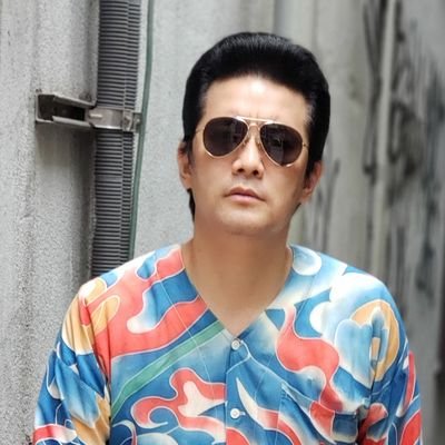 吉本興業所属 ピン芸人 任侠 編み物 猫 ダーツ 魚道 愛猫家 よしもと手芸部部長 よしもとダーツ部部長 カルチャースクール講師 REDS WAVE FM87.3『ホゥ!リーナイト』毎週(火)21時ホゥ送中!
