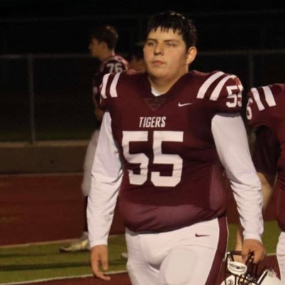 2027• 5,11”245• OT • Floresville high school (TX) • 3.4 GPA • jadenvazquez2027@gmail.com