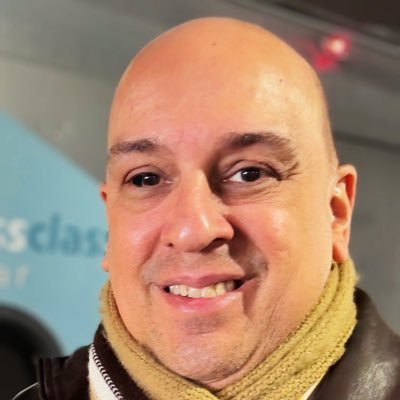 Photographer & Cinematography/Videography enthusiast. Crazy about movies. Fotógrafo y entusiasta de la filmación en Cine y Vídeo. Loco por el Cine.