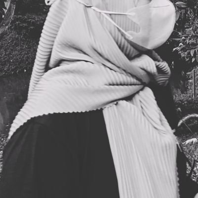 rianatsw's profile picture. sebab kau terlalu indah dari sekedar kata