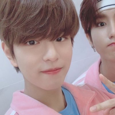 meekslght's profile picture. ☆彡 shedtwt ☆ freaks dni ☆ funniest moot ever