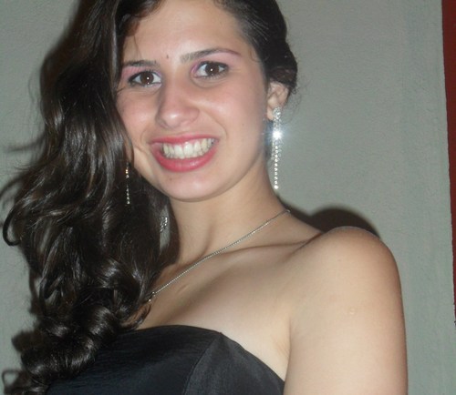 Basta apenas uma palavra e as palavras não bastam para me definir e jamais me resumir...eu sou muito pouco...e sou tudo e nada...eu sou eu e eu apenas...♥