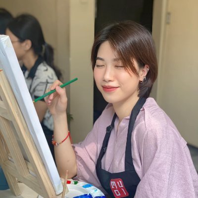 Sure! Here's a short biography introducing yourself as an art lover: