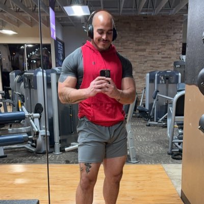 Tyrrel96's profile picture. If I’m shootin my shot then I know imma wet it