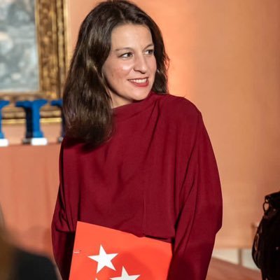 Apasionada de mi familia.Madrileña y castellano-leonesa con corazón gallego. Directora General Comercio, Consumo y Servicios @ComunidadMadrid. Perfil personal