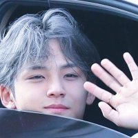 min π (@minwonisz) 's Twitter Profile