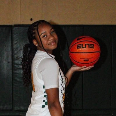 Henrico High #10⛹🏽‍♀️ |5'8 CG| c/o 2024| @FBCHAVOC 17u | IBDP Student 4.2 GPA📚| National Honors Society||@henrico_gbb |#4diam