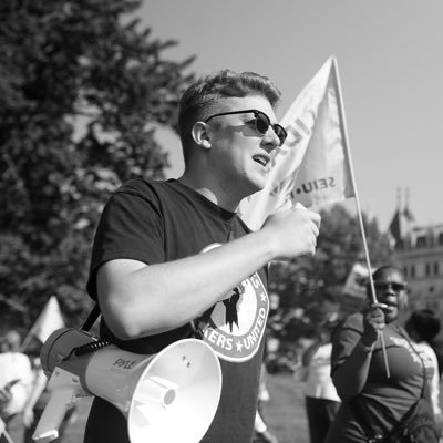 Founding member of the Starbucks Workers United. Staff Organizer for HGSU-UAW. Never betray my class, never betray my union. opinions my own🇵🇸