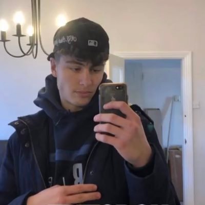 19 yo ~ Bi ~ UK Based