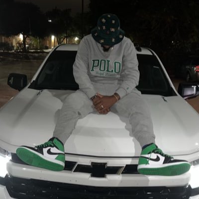 captaindumbo_12's profile picture. 