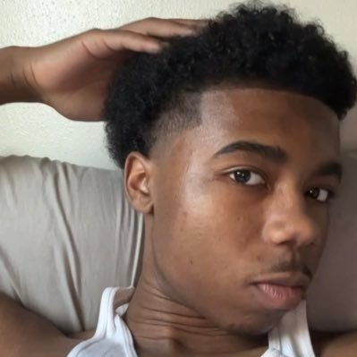 ig@ vontae._18 19 SCORPIO♏️ VERSE🏳️🌈 follow my backup @Lamarvontae snap-tburnly25