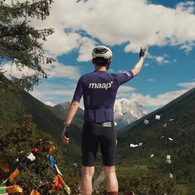 wenxin's profile picture. Serial entrepreneur; Co-founder of LightInTheBox, BlogChina; Partner at Ceyuan Venture; Everything fades, Alternatives exclude