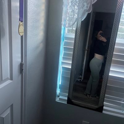 emlovesmango's profile picture. 
