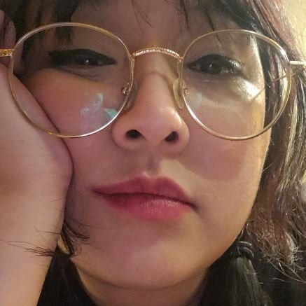 miquuiztli's profile picture. The shadow is cast