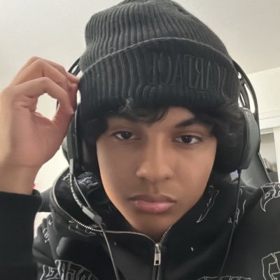 My name's Isaiah and I play fortnite and stream, just tryna make it ;D