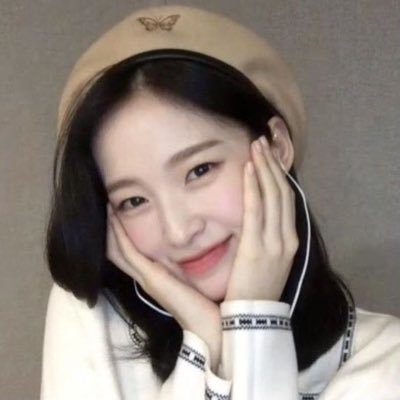 pages_of_cake's profile picture. 🥞 : 𝑊𝑟𝑖𝑡𝑖𝑛𝑔 also one of the things that allows slices of the cake to seem sweeter and prettier on the top