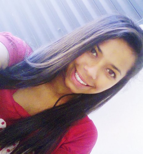 Desastre + ciúmes + sarcasmo + irônia + bagunça + insegurança + chatisse + irritância + + idiotice + esquisitisse + loucura + sonhos = Eu '.*--*