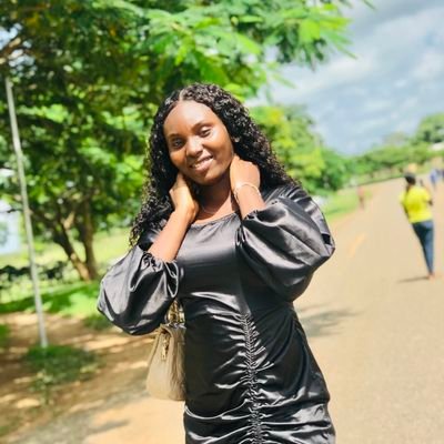 serahsazzy's profile picture. 