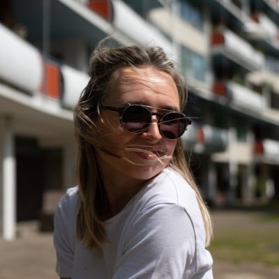 lol_caterpillar's profile picture. Сиджу, курю, чекаю на зміни