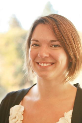 LeanneSpanza's profile picture. For the love of art, family & community -finding life's balance & creating a statement with bold, colourful paintings https://t.co/TOtf1N5f