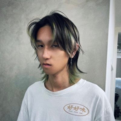 k36k22's profile picture. 177/60♉️｜24y｜酒/拉麵/海邊/攝影/ 人因愛而憂鬱 為性感到溫暖