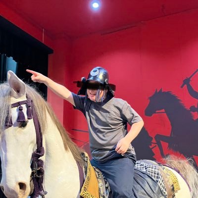 アーケードゲーム 三国志大戦と英傑大戦やってます。 名前の由来は某スペースオペラ主人公(らいん◯るとろーえんぐらむ)をむりやり君主名(6文字まで)に合わせたものです。フォローも対戦マッチもお待ちしております。