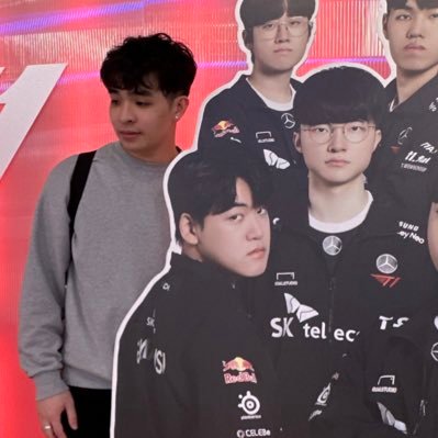 i still make league of legends videos https://t.co/KETXwwj7Kw - business - Alex.Don@unitedtalent.com