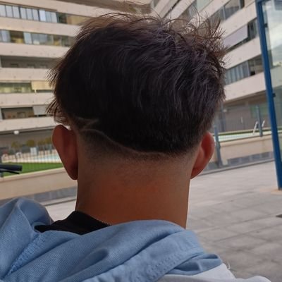 machista,homófobo ,egocéntrico,narcisista,ludopata,fobia a las mujeres,mentiroso,tano, gorfera y superior a ti