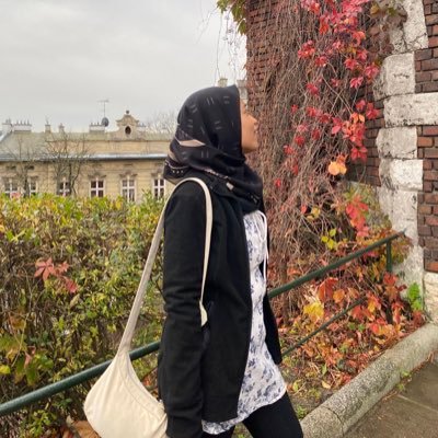 loves to eat, cook, travel, wandering around KL. Fun first, work second. My family (my mother, my late father, my 4 sisters, my brother) is my everything.