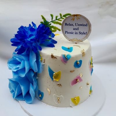 Home of irresistible cakes that sweeten every celebration, making your occasions memorable and truly special.
CAKES ||SMALLCHOPS ||TREATBOXES ||BANANA BREAD