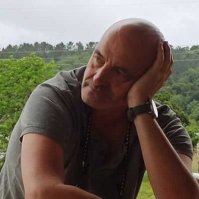 Este carro solo lleva comediantes.
Sacavera, Zigandista y Gambiano