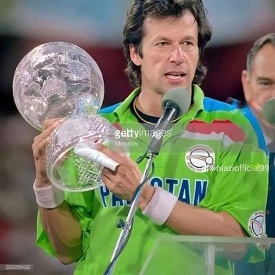 مرد خوبصورت یا بدصورت نہیں ہوتا
مرد امیر ہوتا ہے یا غریب ہوتا ھے۔