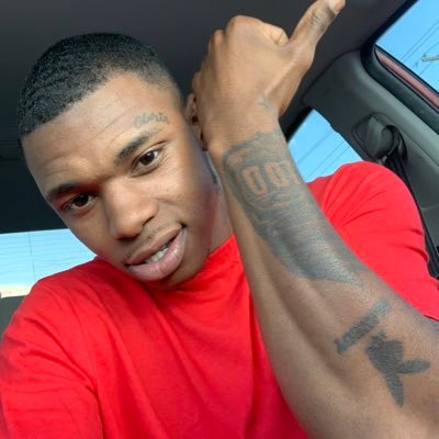 latravion__'s profile picture. 