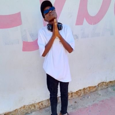 always mind your own business
💯💯usinichinguze sana💫💥