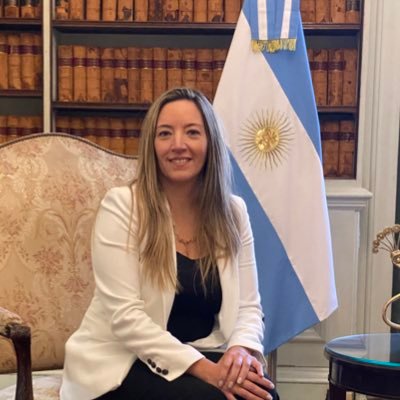 Politóloga. Diplomática argentina. Embajadora ante Hungría