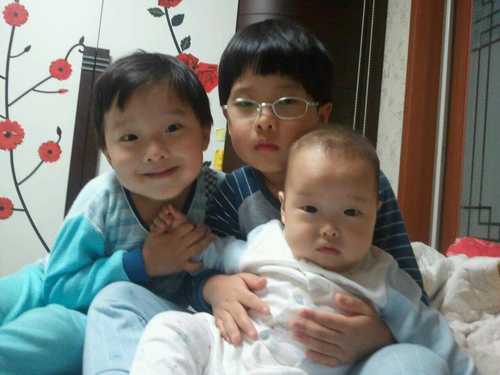 happiesjongpil's profile picture. 여자 애기보면 목돌아가는 아들 삼형제 아빠