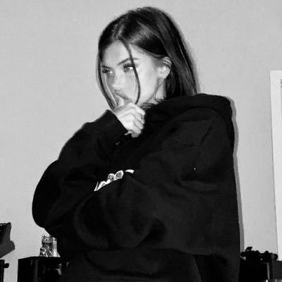 imjennir's profile picture. não sei oq colocar na bio 🤧 dicas?