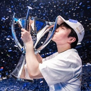 rosecarats_'s profile picture. ZOFGK 22-24 DOFGK 25 26T1 ❤️