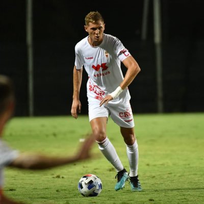 Jugador de fútbol.  Graduado en Magisterio Educación Primaria (E. Física)