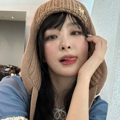 RMT 🥼 She/Her • OT5 Reveluv (RV-ult) 💝💛💙💚💜 • SM stan since 2010 • ŘŤ 🤖 • 🎯 I follow back