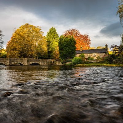 Enthusiastic landscape and flower photographer - I love looking at my world through a lens.