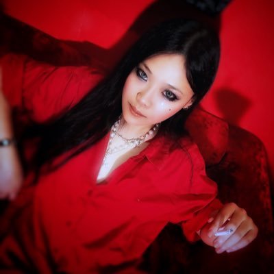 ratiporn001's profile picture. An immortal who writes. Owner of Bar DUSK.